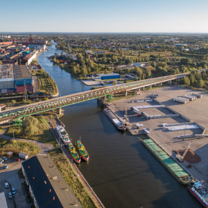 Elblag, panorama na rzeke Elblag i miasto od strony N. EU, PL, Warm-Maz. Lotnicze.